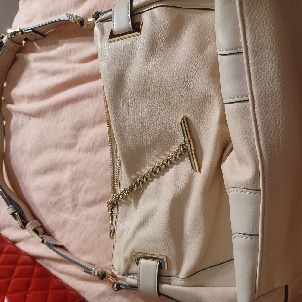 Elegant Cream Leather Shoulder Bag